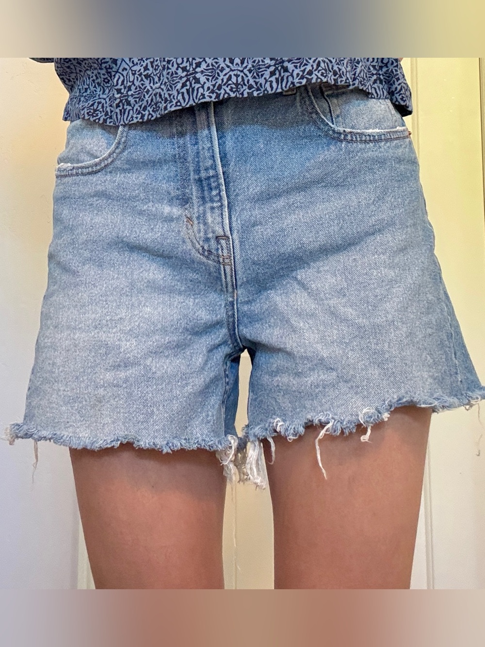 H&M High-Waisted Light Wash Denim Cutoff Shorts - Size 8